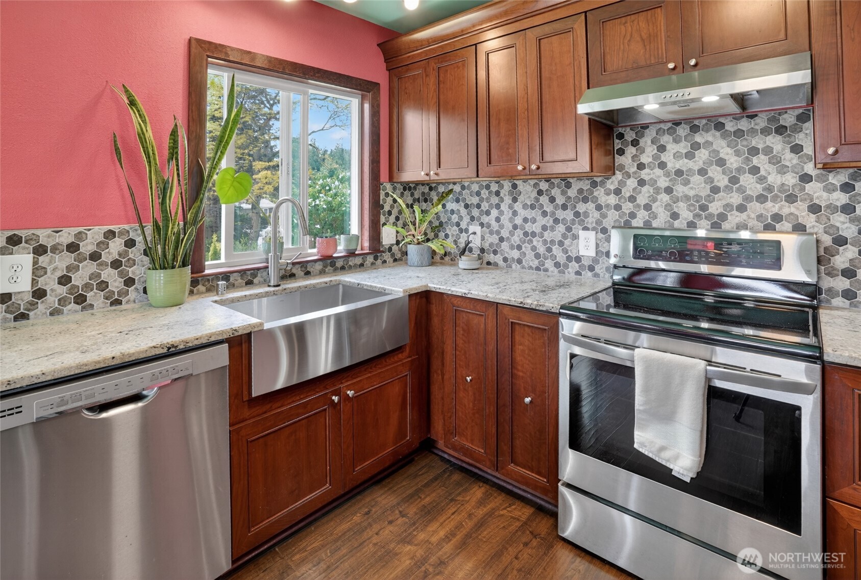 1789 Kok Road Property Photo 2