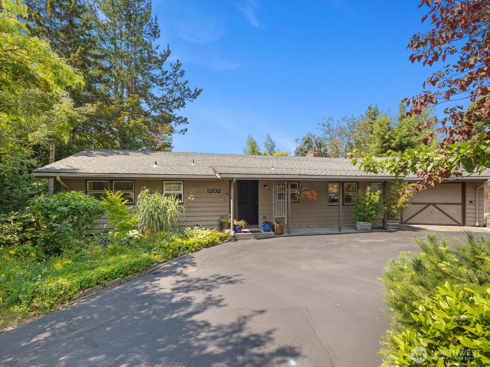 1202 Pine Avenue Property Photo 2