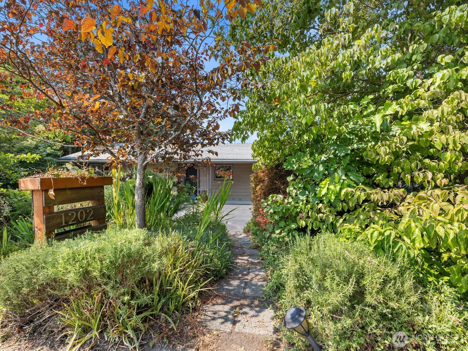 1202 Pine Avenue Property Photo 3
