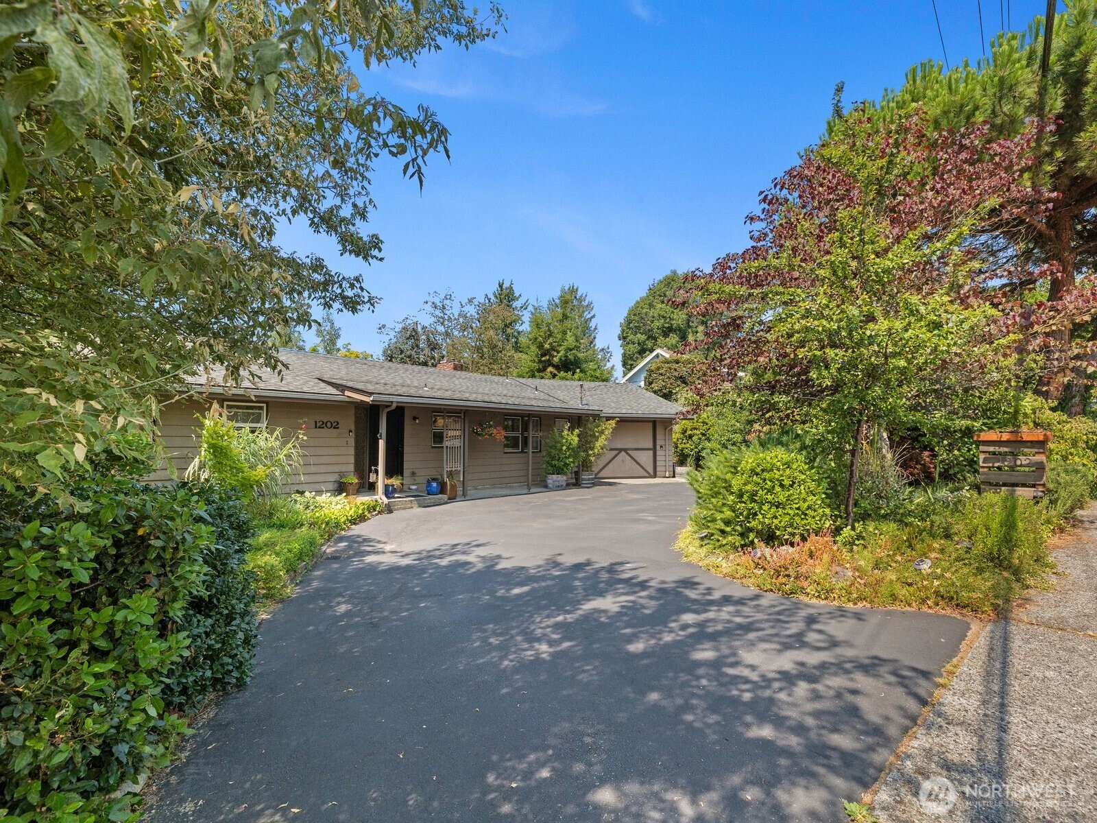 1202 Pine Avenue Property Photo 5
