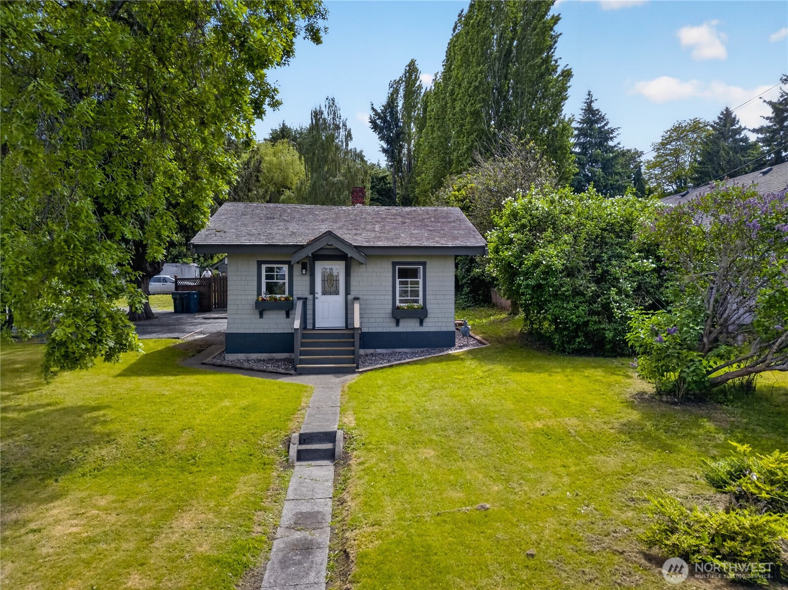 501 35th Street Property Photo 1