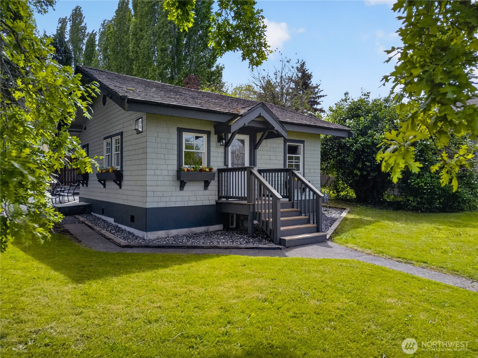 501 35th Street Property Photo 2
