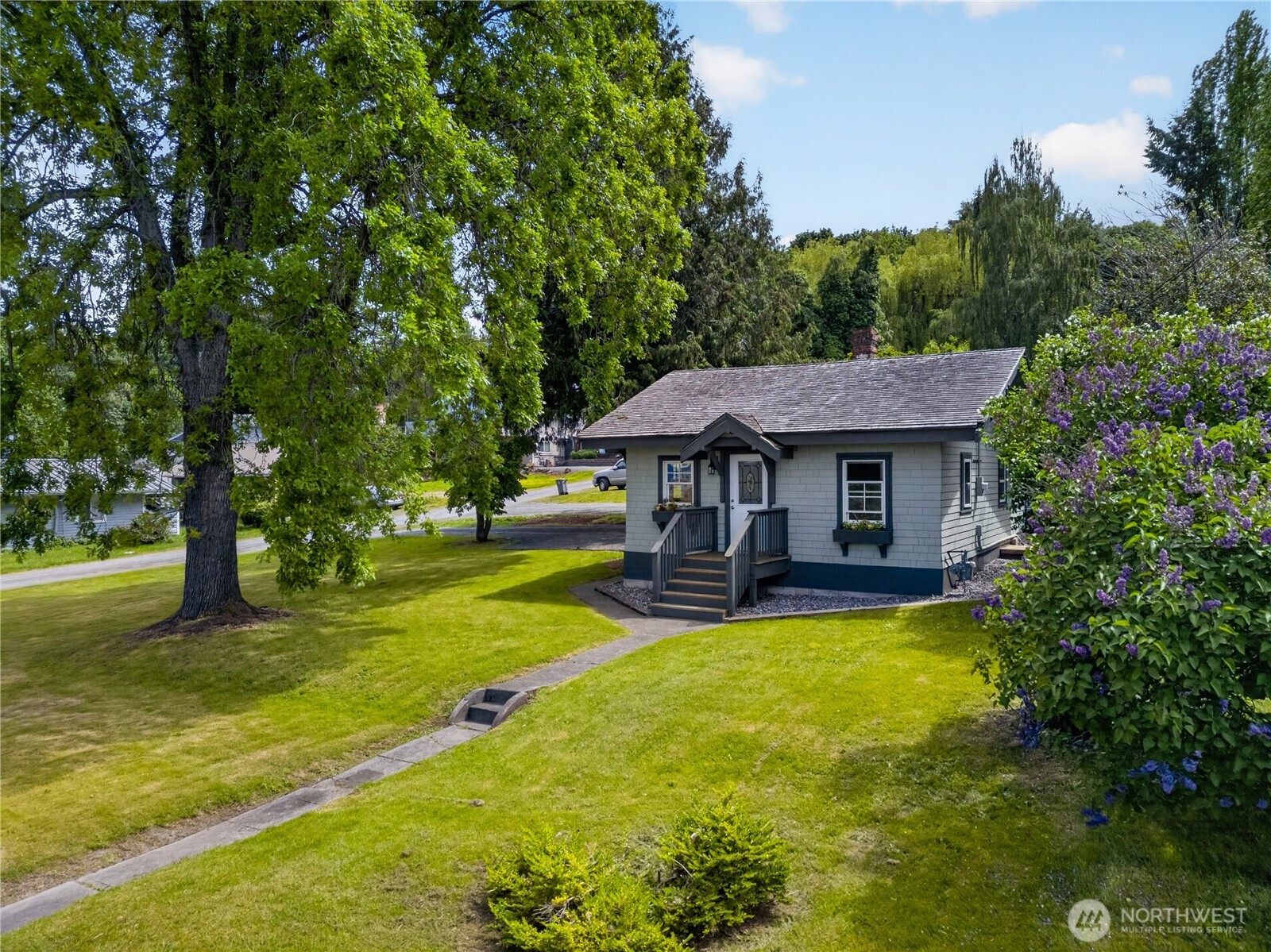 501 35th Street Property Photo 4