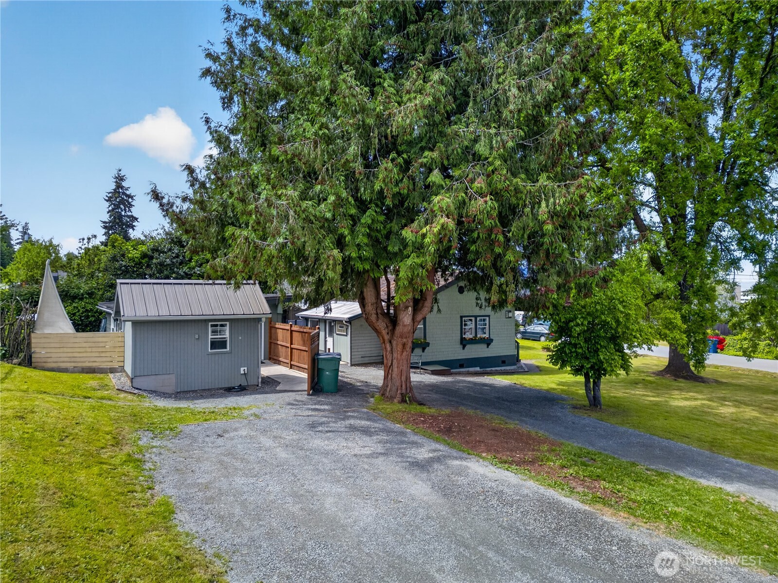 501 35th Street Property Photo 7