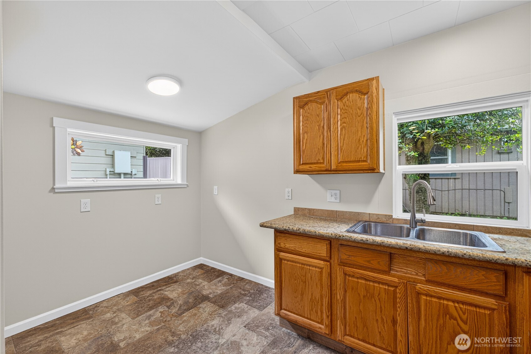 501 35th Street Property Photo 12