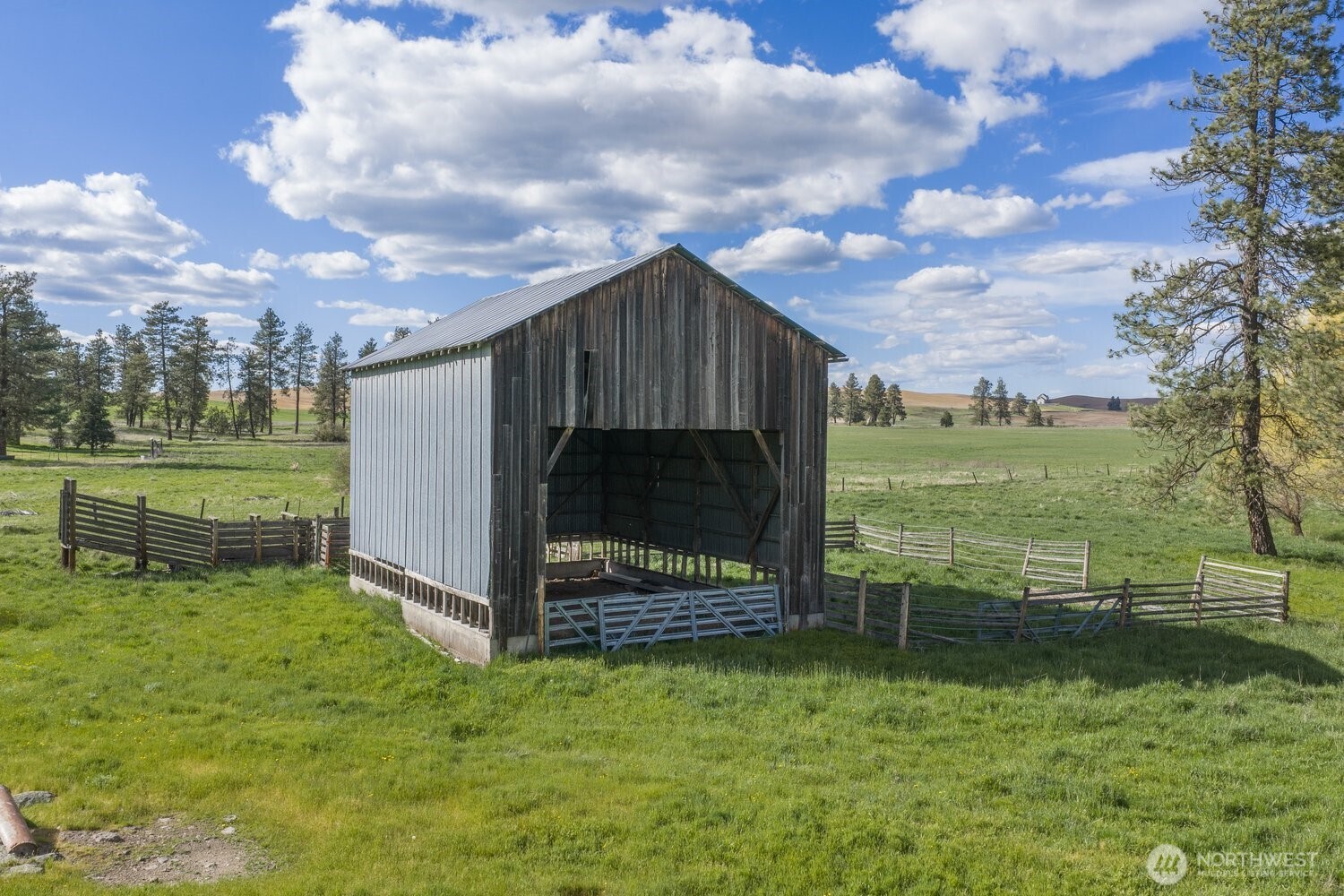 32312 North Pine Creek Road Property Photo 11