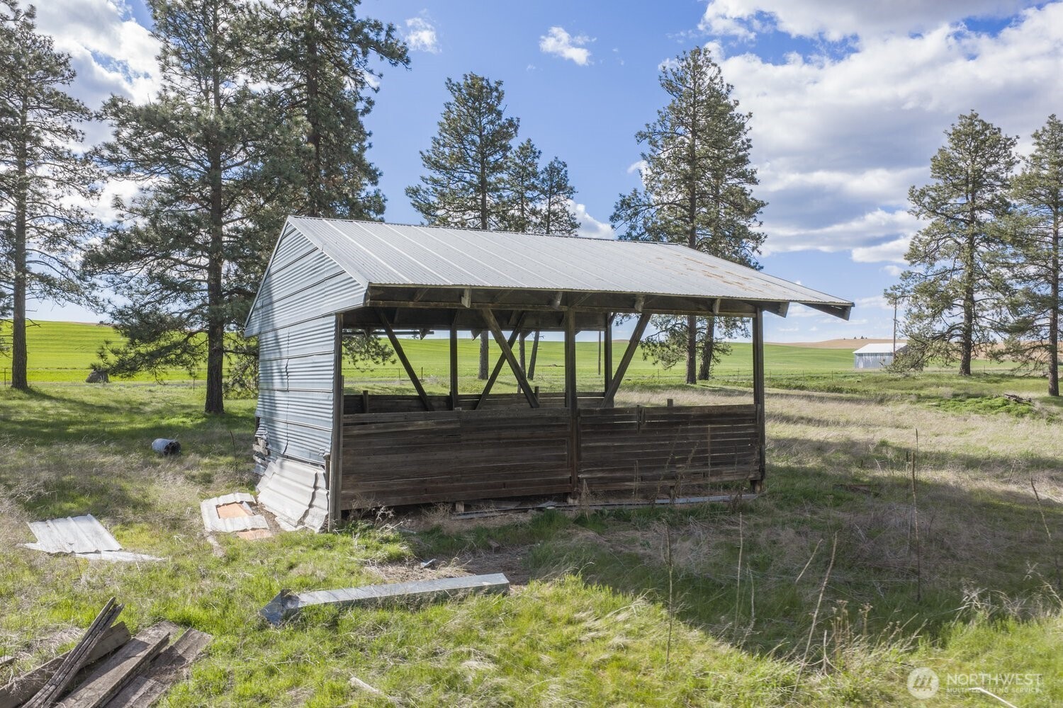 32312 North Pine Creek Road Property Photo 14