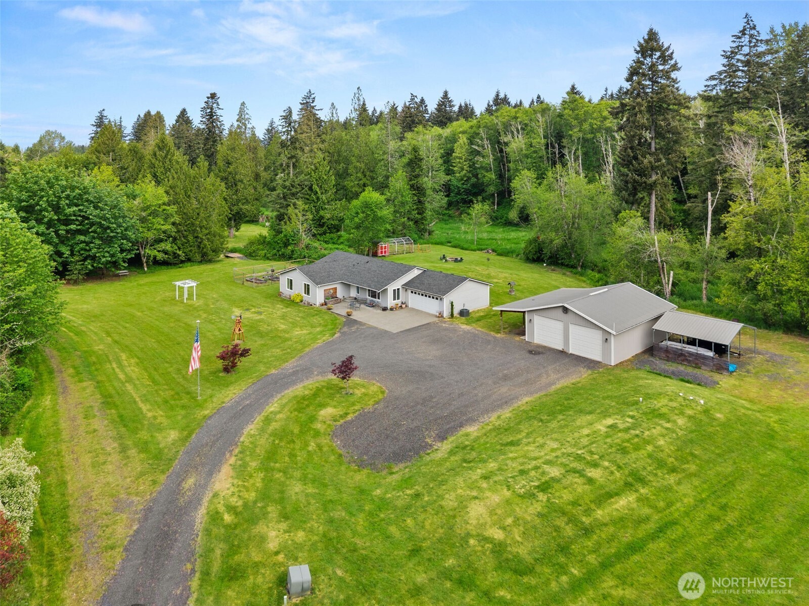 209 48 Haywire Road Property Photo 2