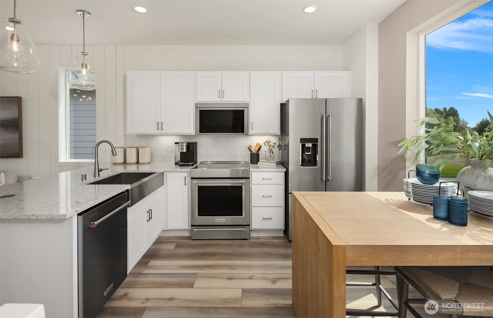 2440 160th Place Property Photo 3