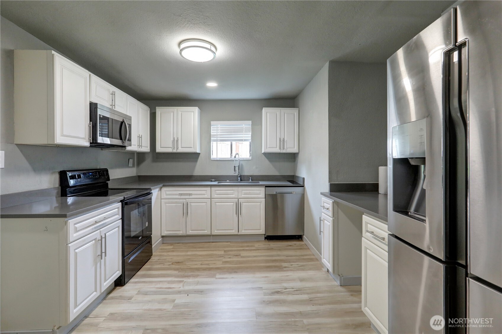 4609 S Thompson Avenue Property Photo 5