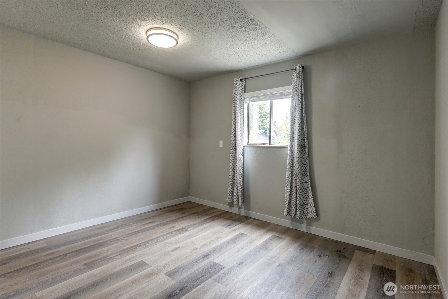 4609 S Thompson Avenue Property Photo 6