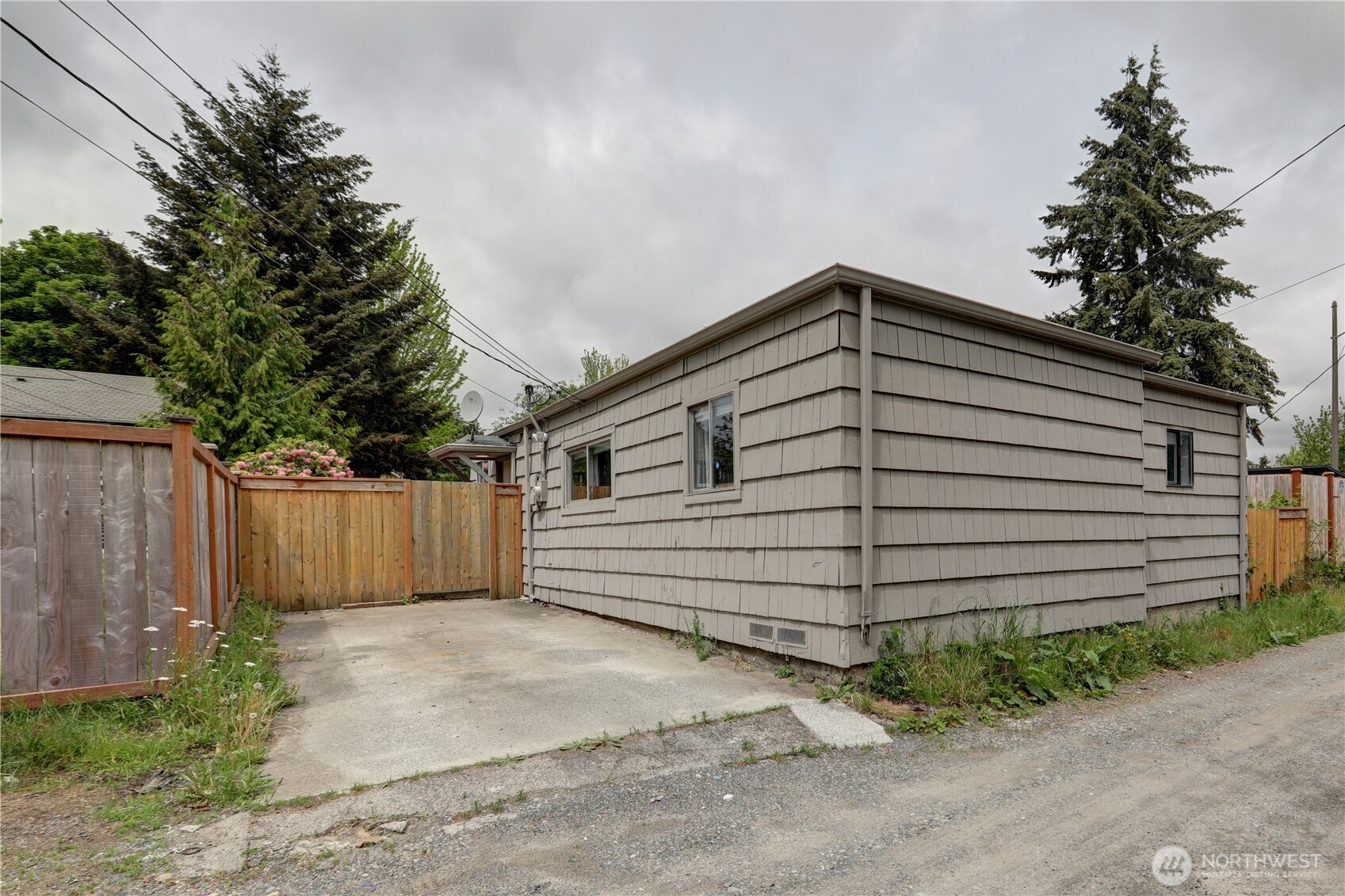 4609 S Thompson Avenue Property Photo 10