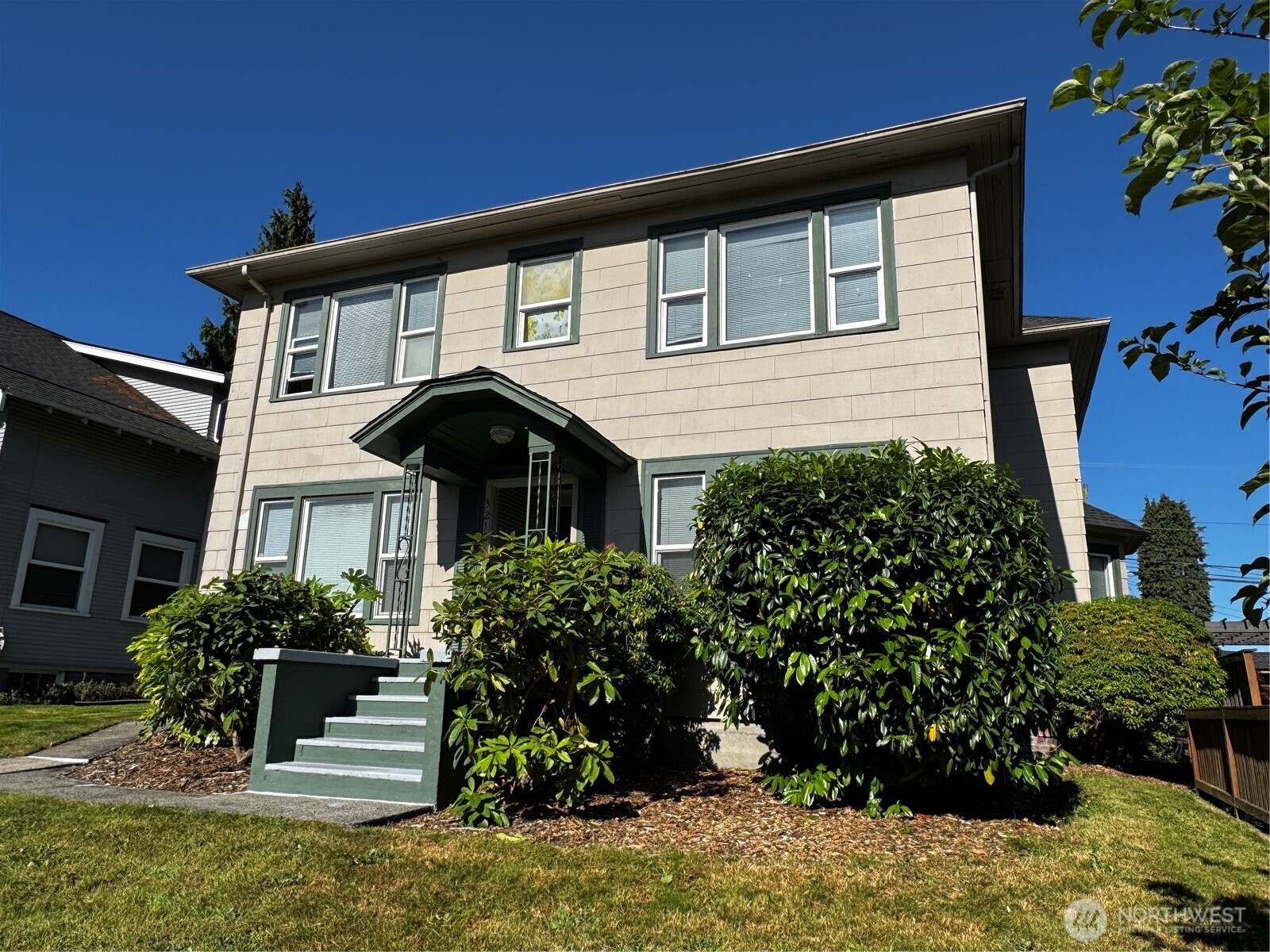 3210 Grand Avenue Property Photo 1