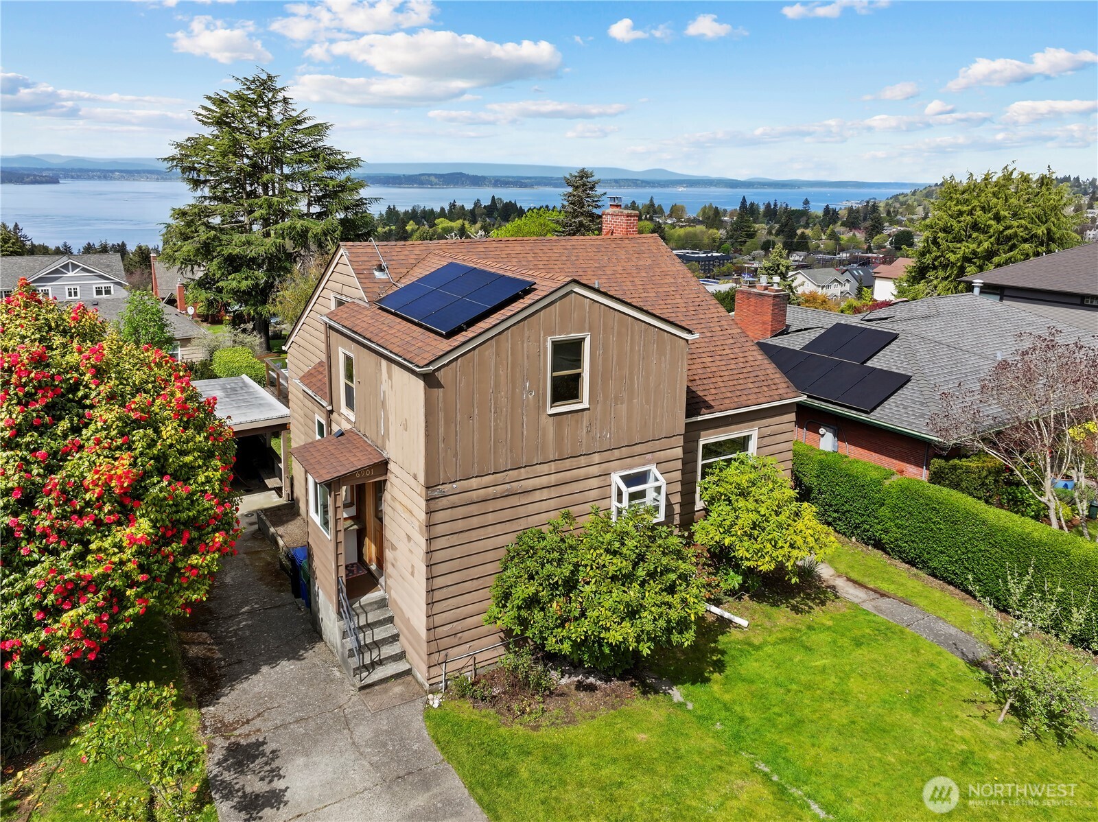 6901 40th Avenue Property Photo 2