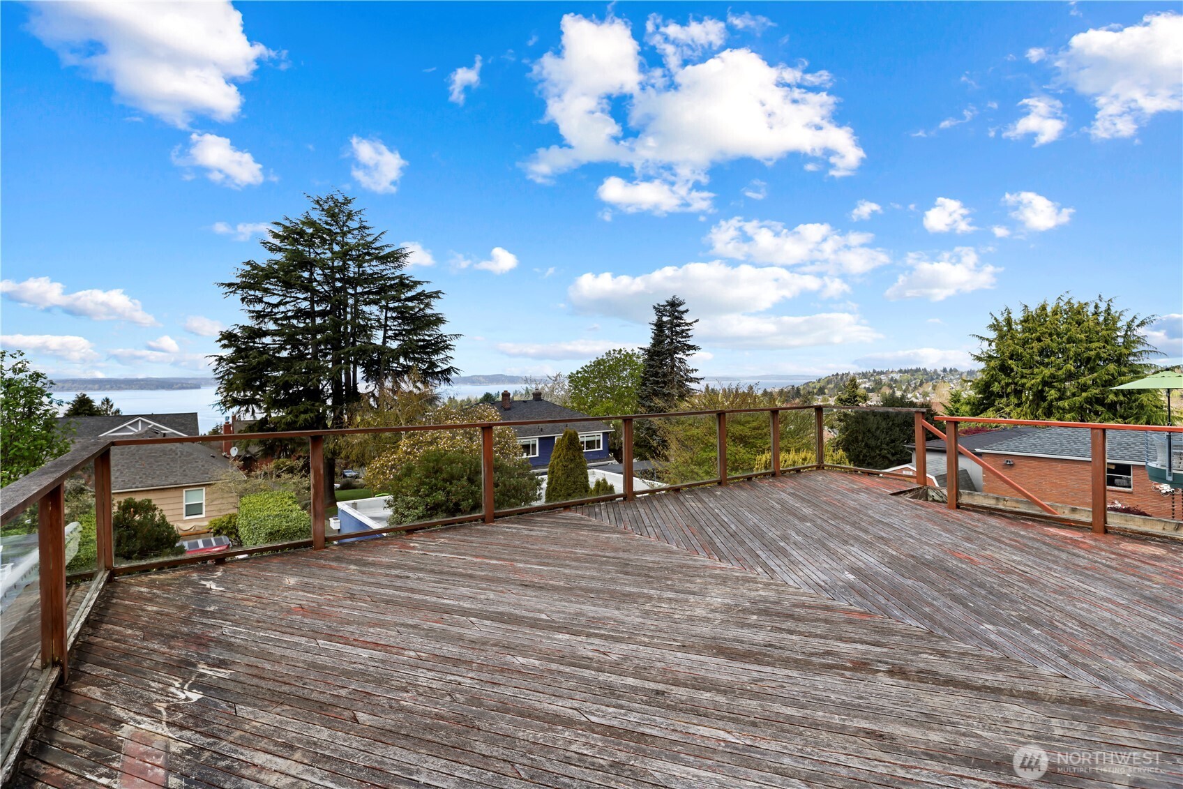6901 40th Avenue Property Photo 4
