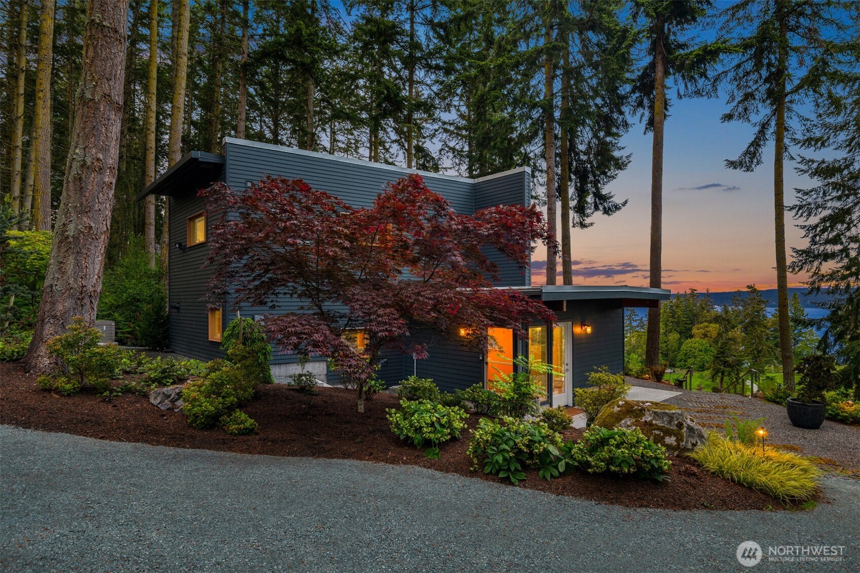 1035 Susan Street Property Photo 3