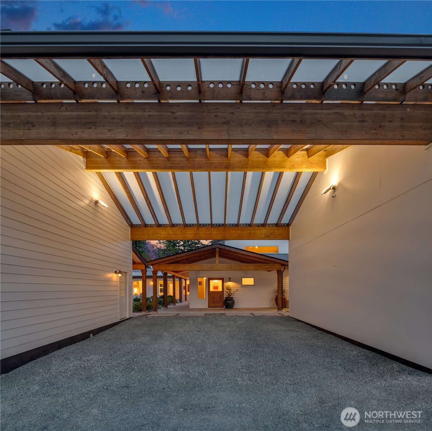 1035 Susan Street Property Photo 6