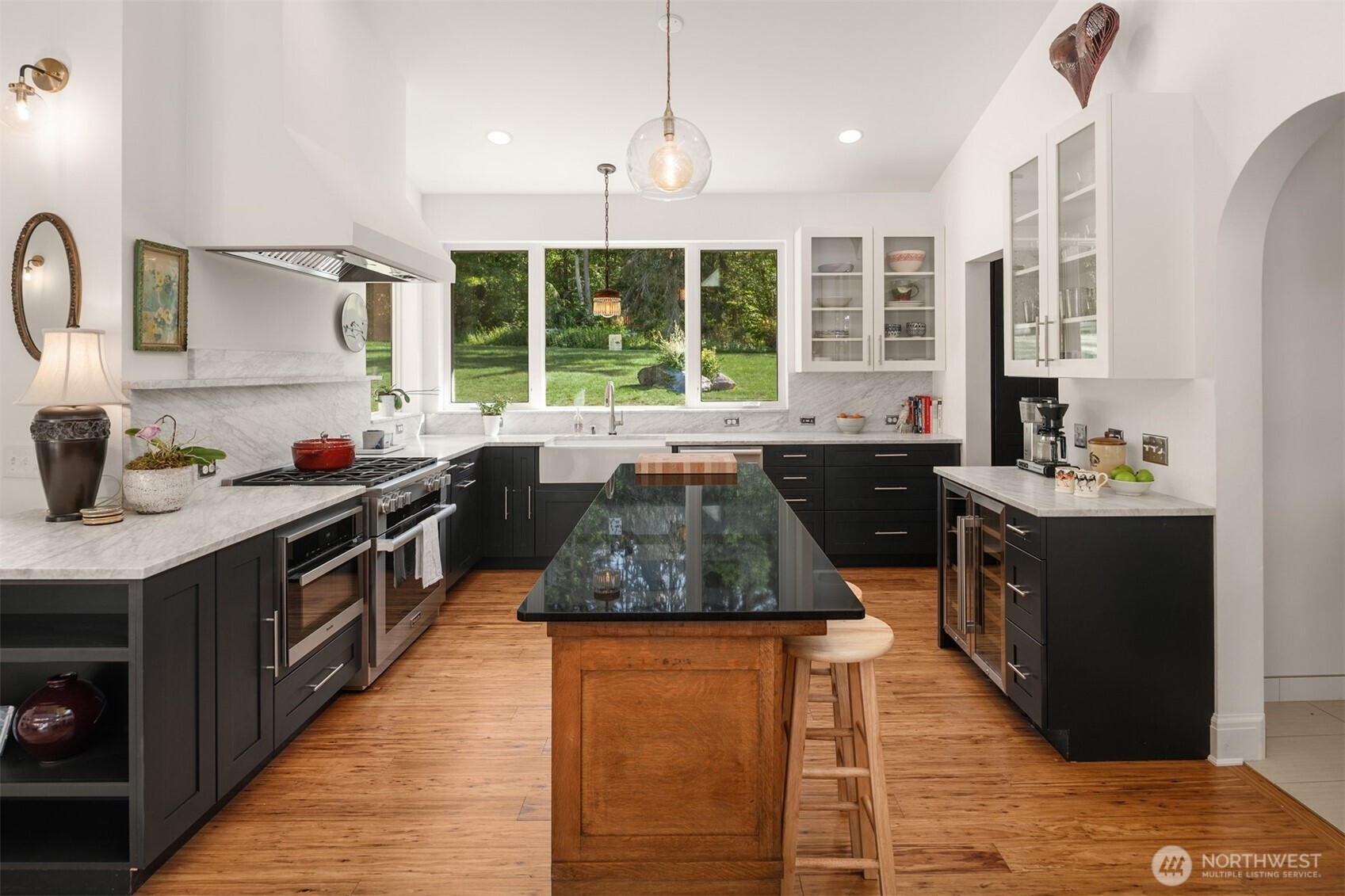 1035 Susan Street Property Photo 14