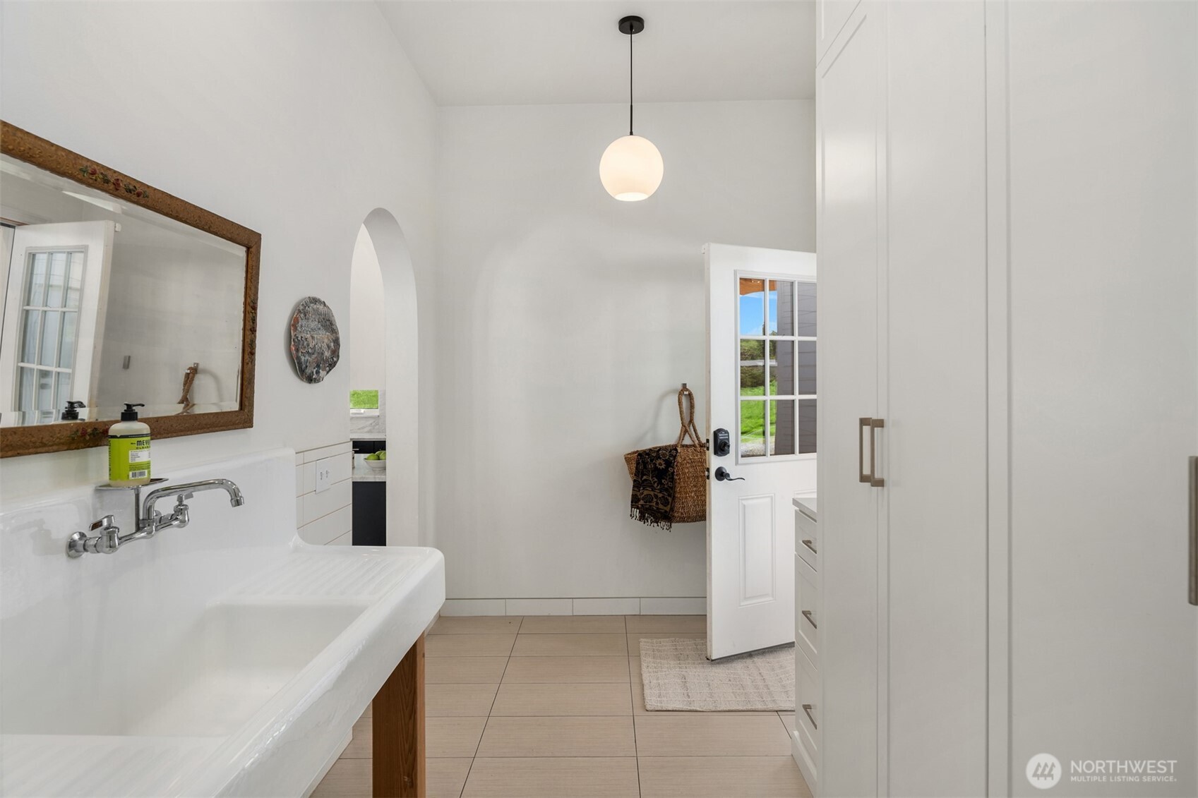 1035 Susan Street Property Photo 16