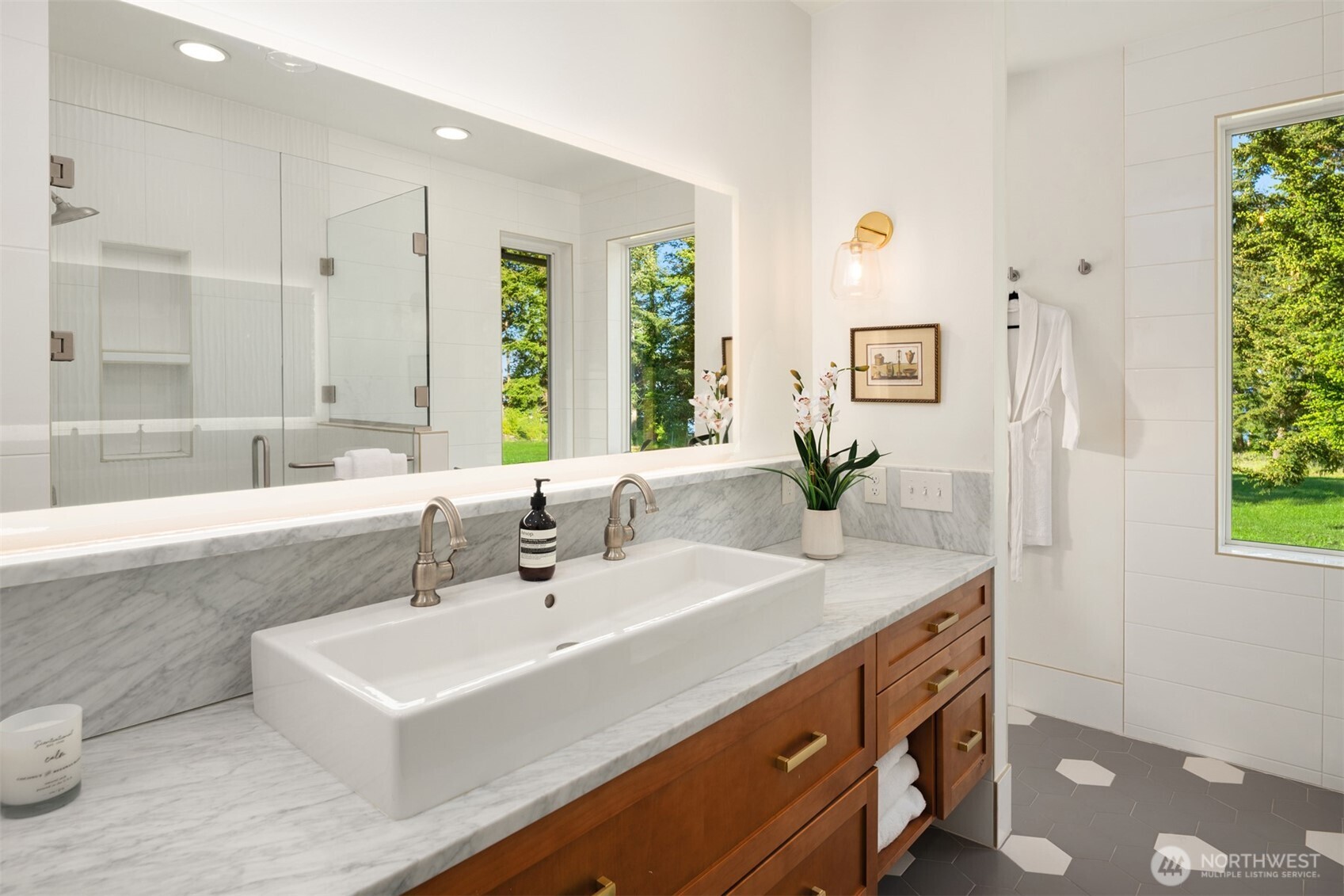 1035 Susan Street Property Photo 24