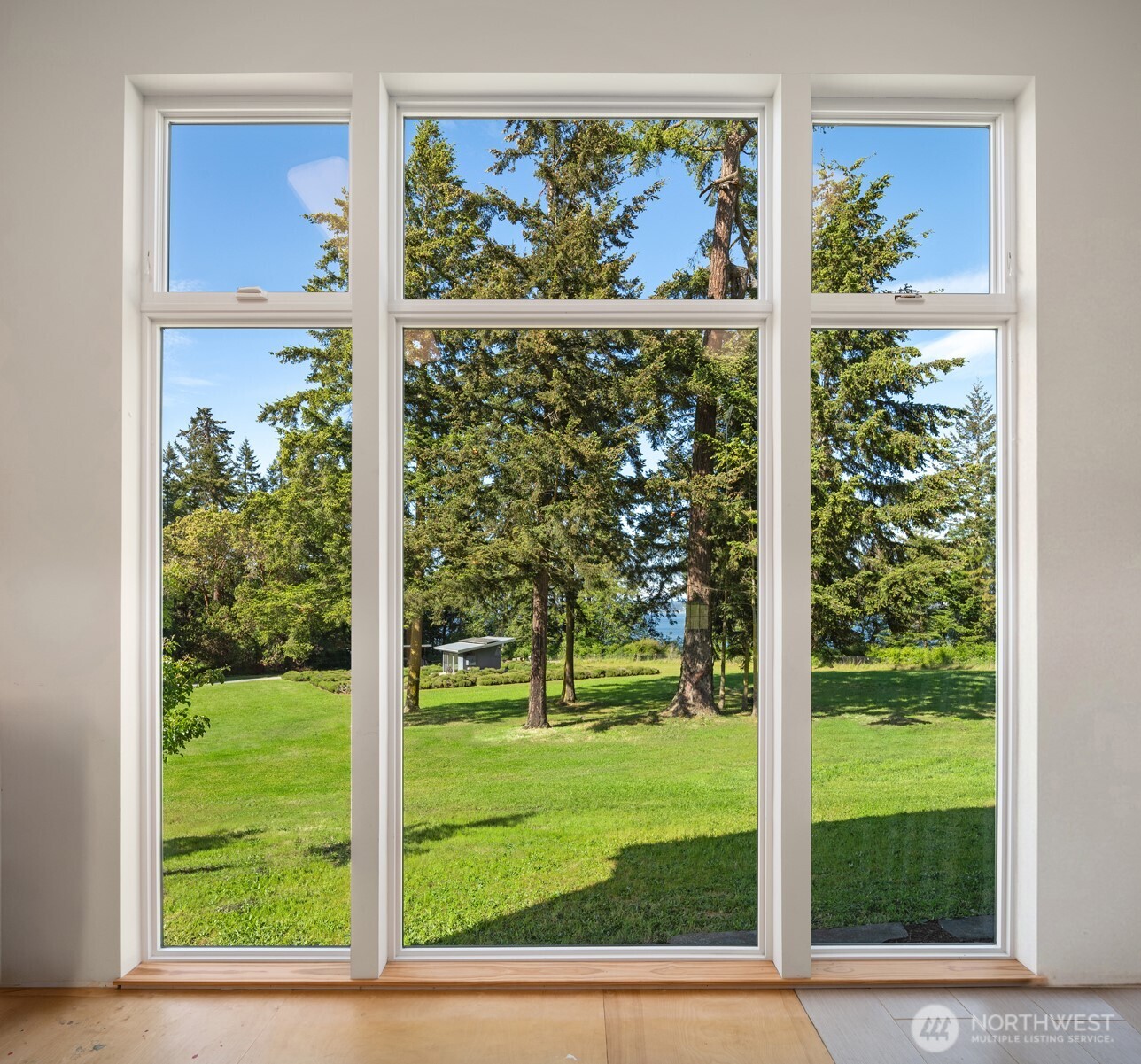 1035 Susan Street Property Photo 26