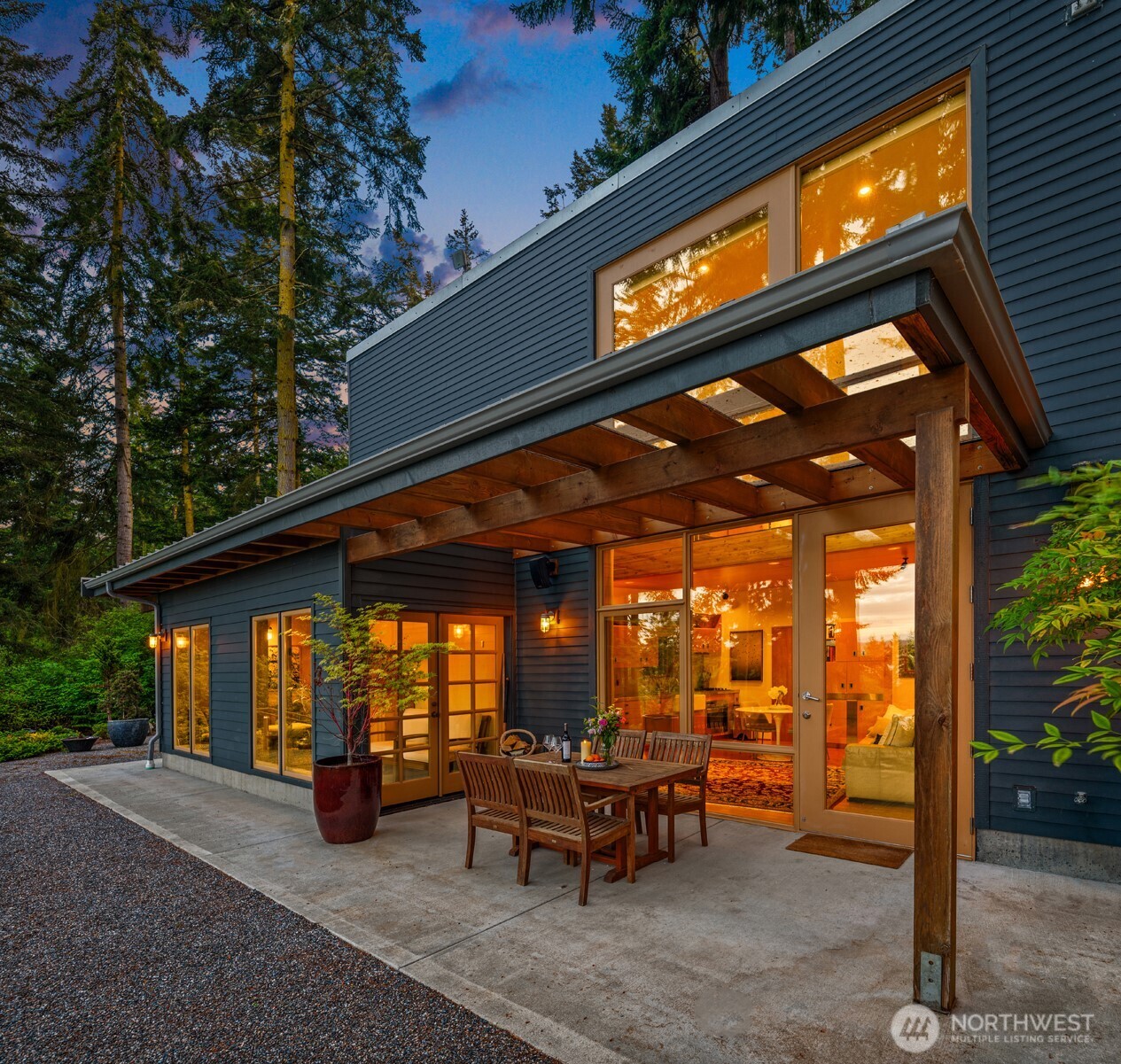 1035 Susan Street Property Photo 35