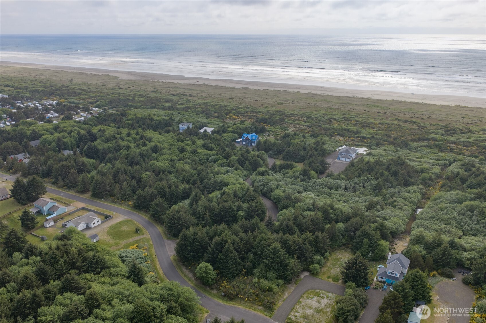 140 Sea Wind Lane Property Photo 4