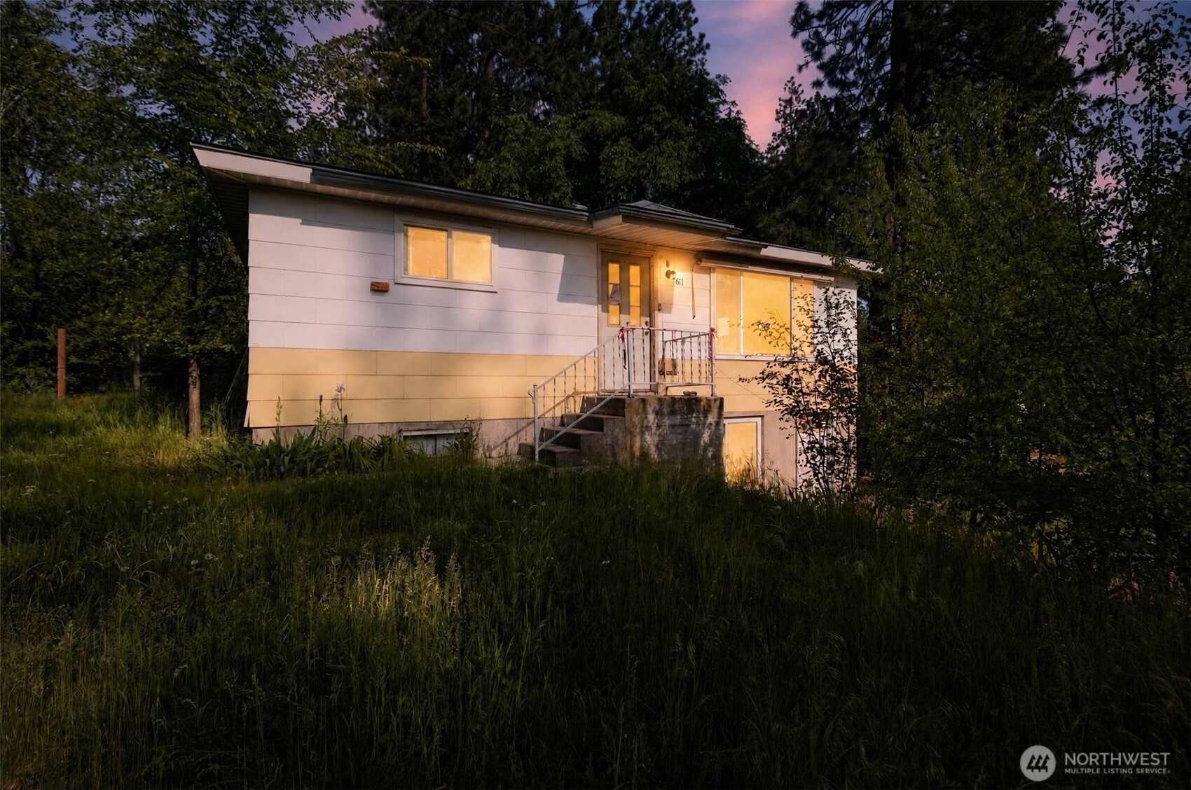 611 S Farr Rd Property Photo 3