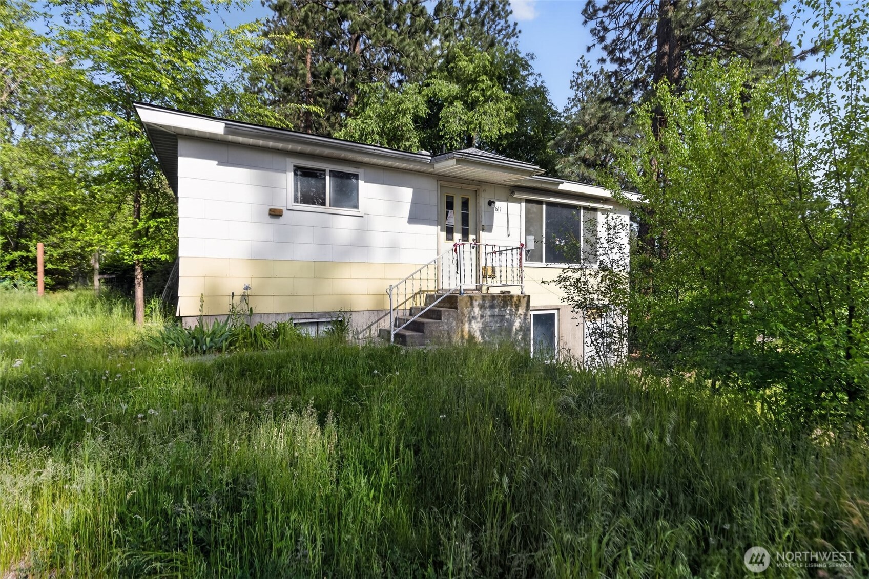 611 S Farr Rd Property Photo 16