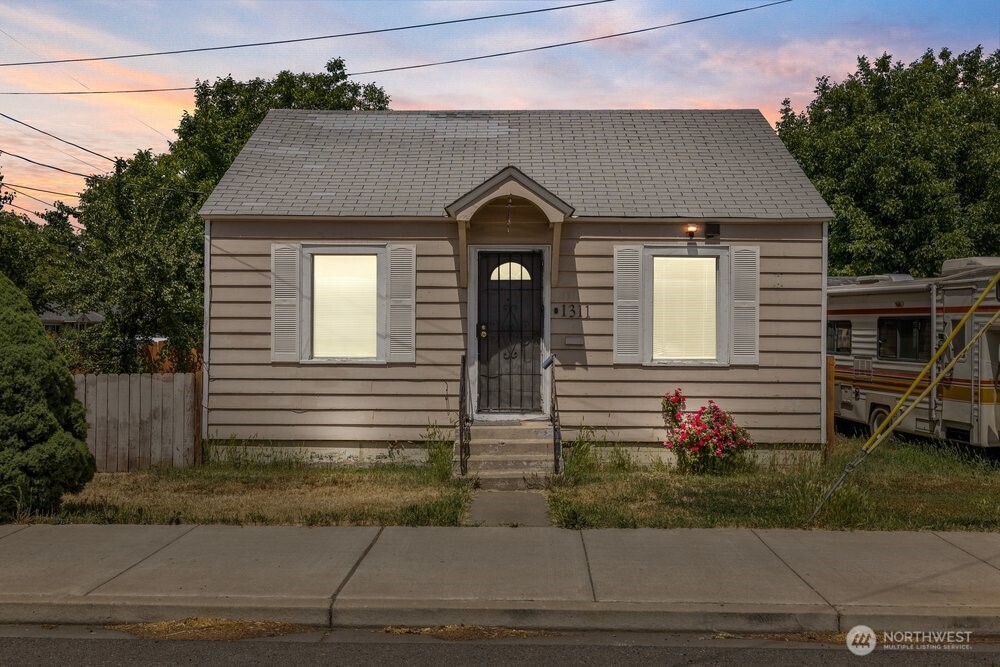 1311 W Mead Avenue Property Photo 1