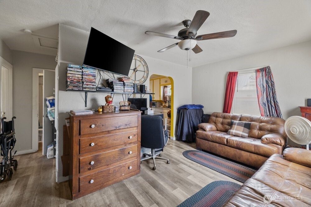 1311 W Mead Avenue Property Photo 4