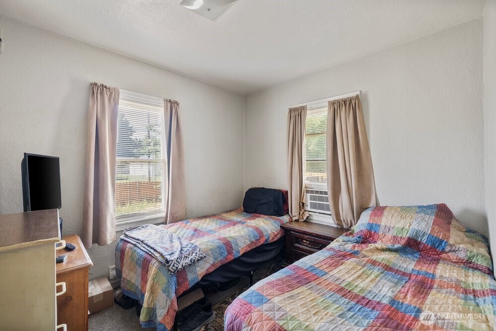 1311 W Mead Avenue Property Photo 8