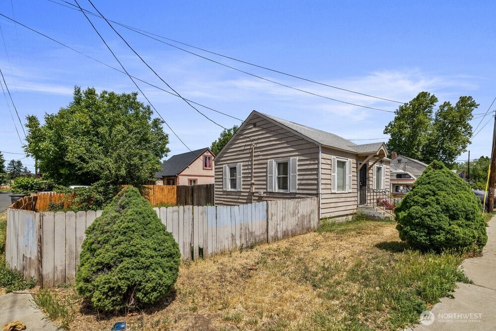 1311 W Mead Avenue Property Photo 13