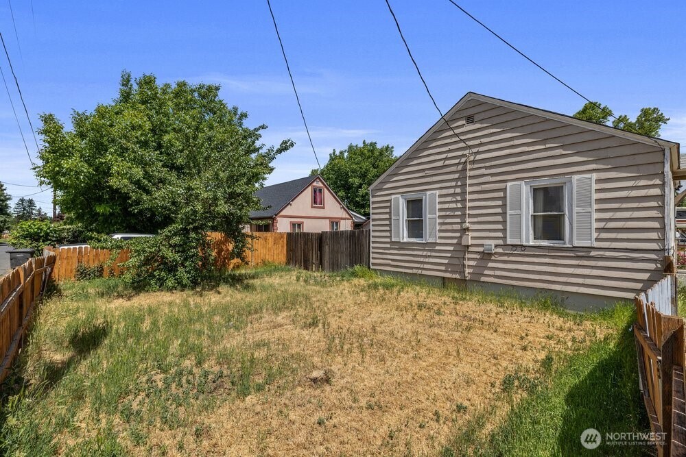 1311 W Mead Avenue Property Photo 14