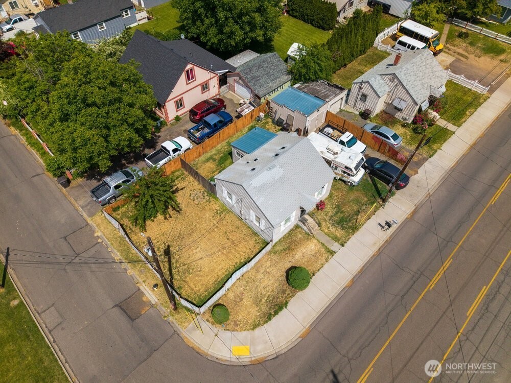 1311 W Mead Avenue Property Photo 16