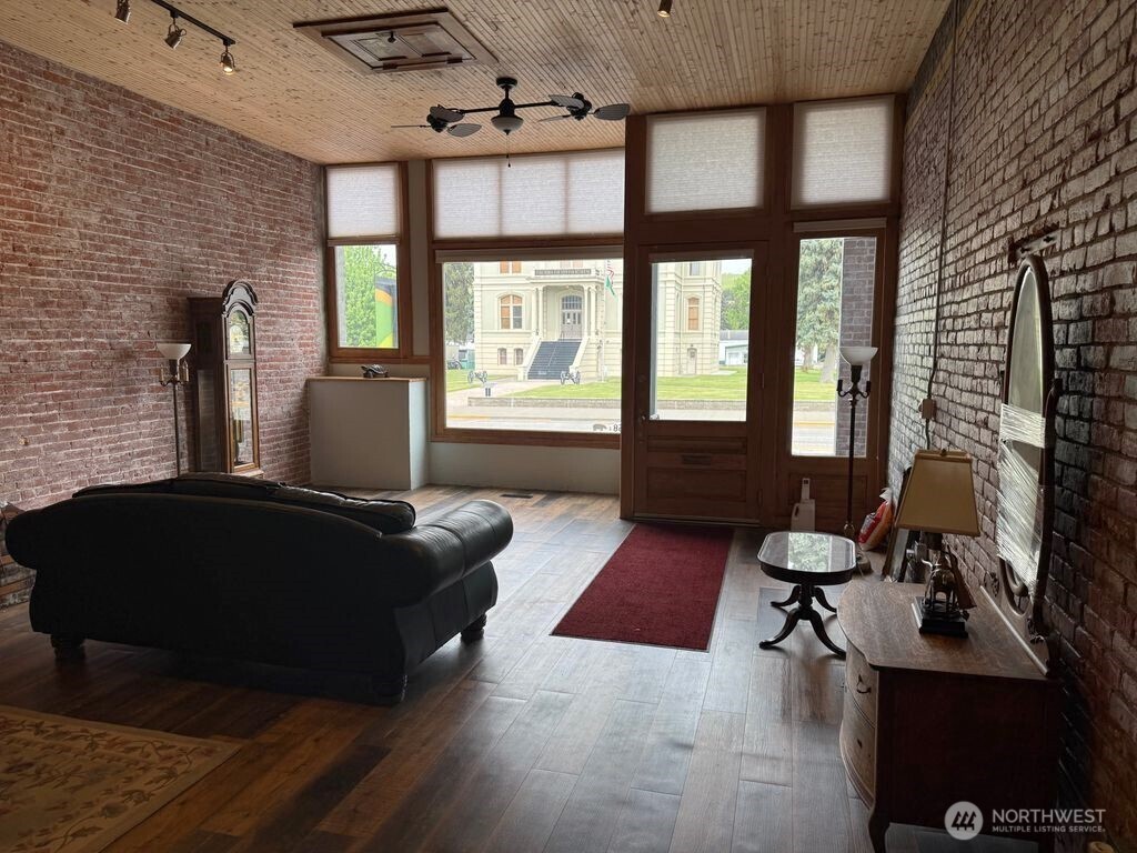 358 E Main Street Property Photo 4