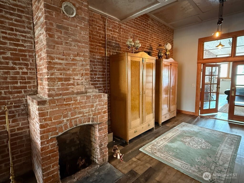 358 E Main Street Property Photo 8