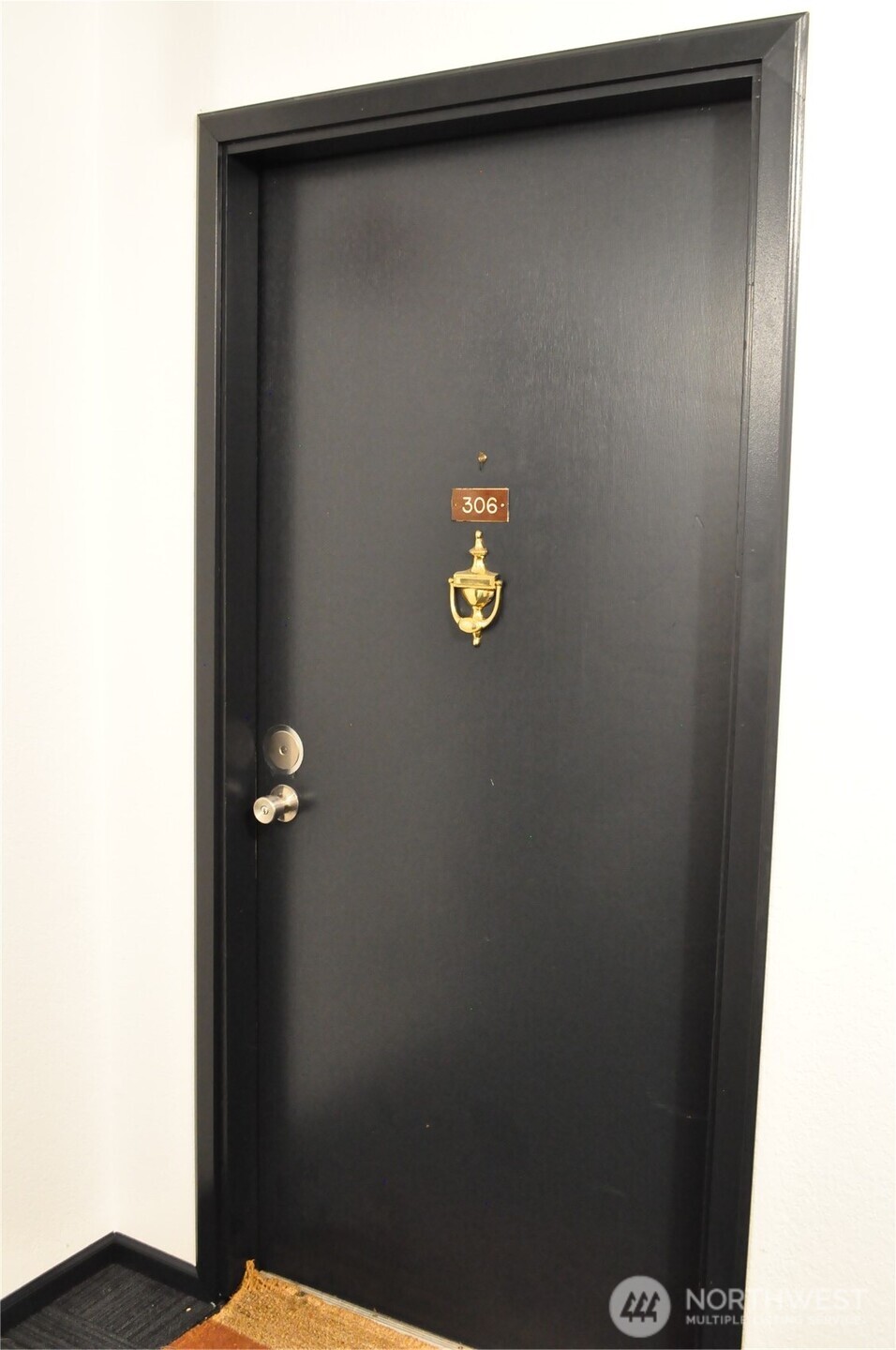 10110 Greenwood Avenue 306 Property Photo 2