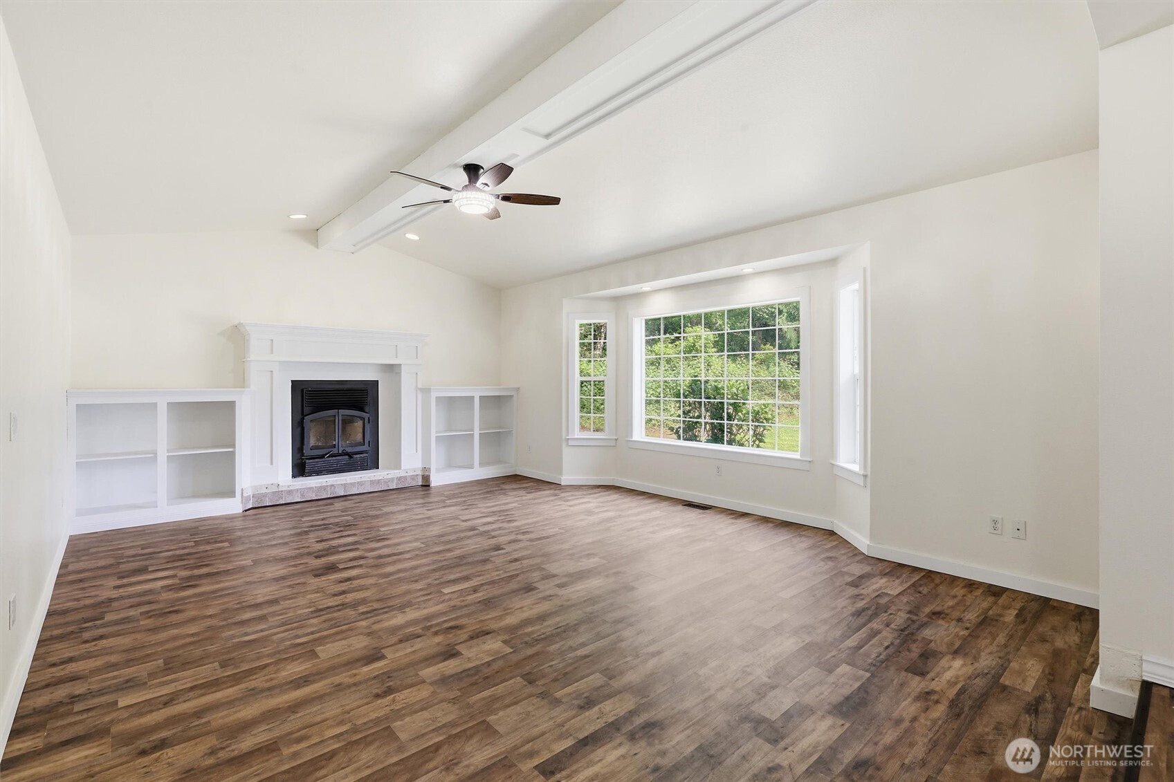 1719 Hemlock Drive Property Photo 2