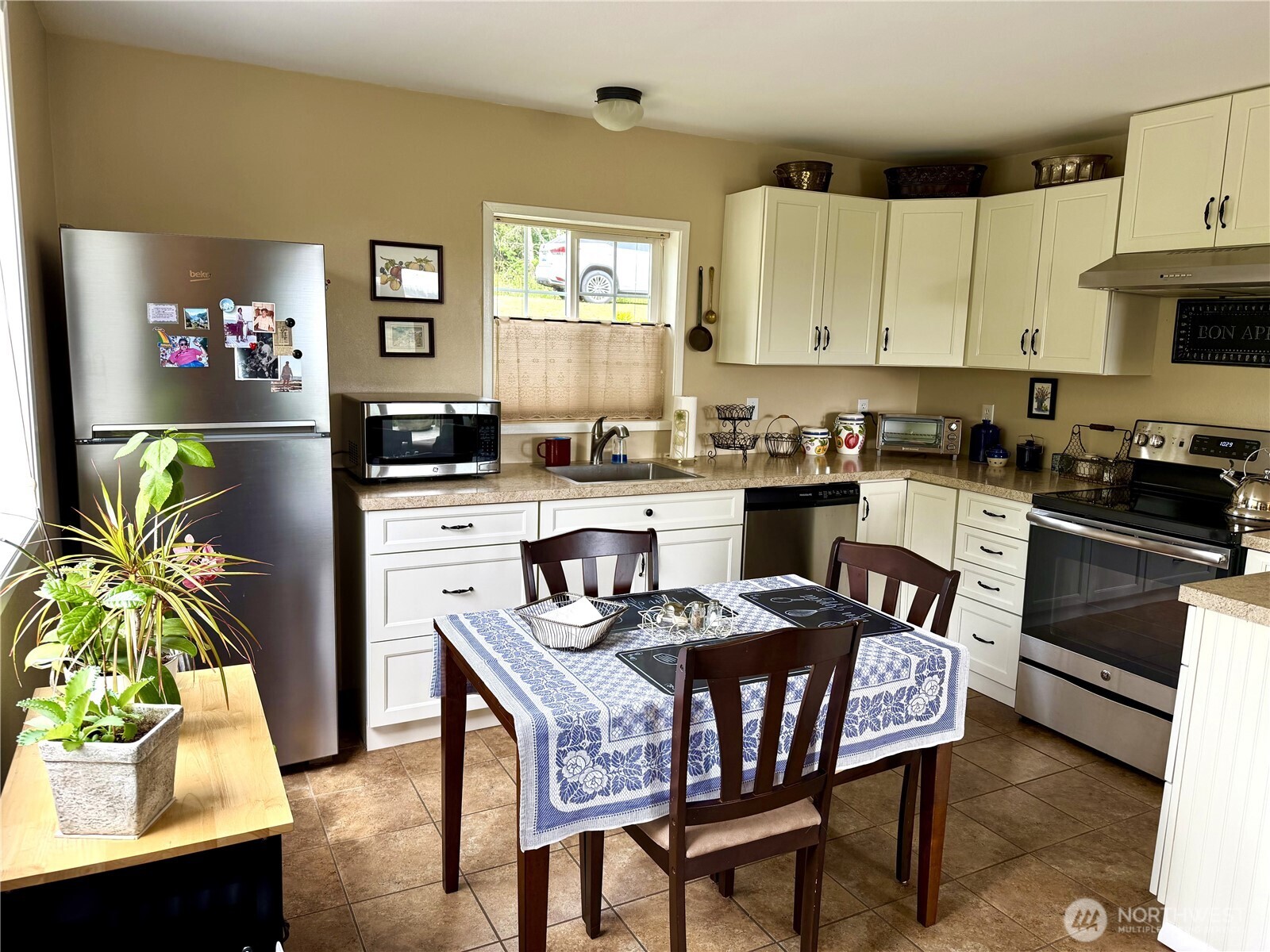50 Ranchos Road Property Photo 10