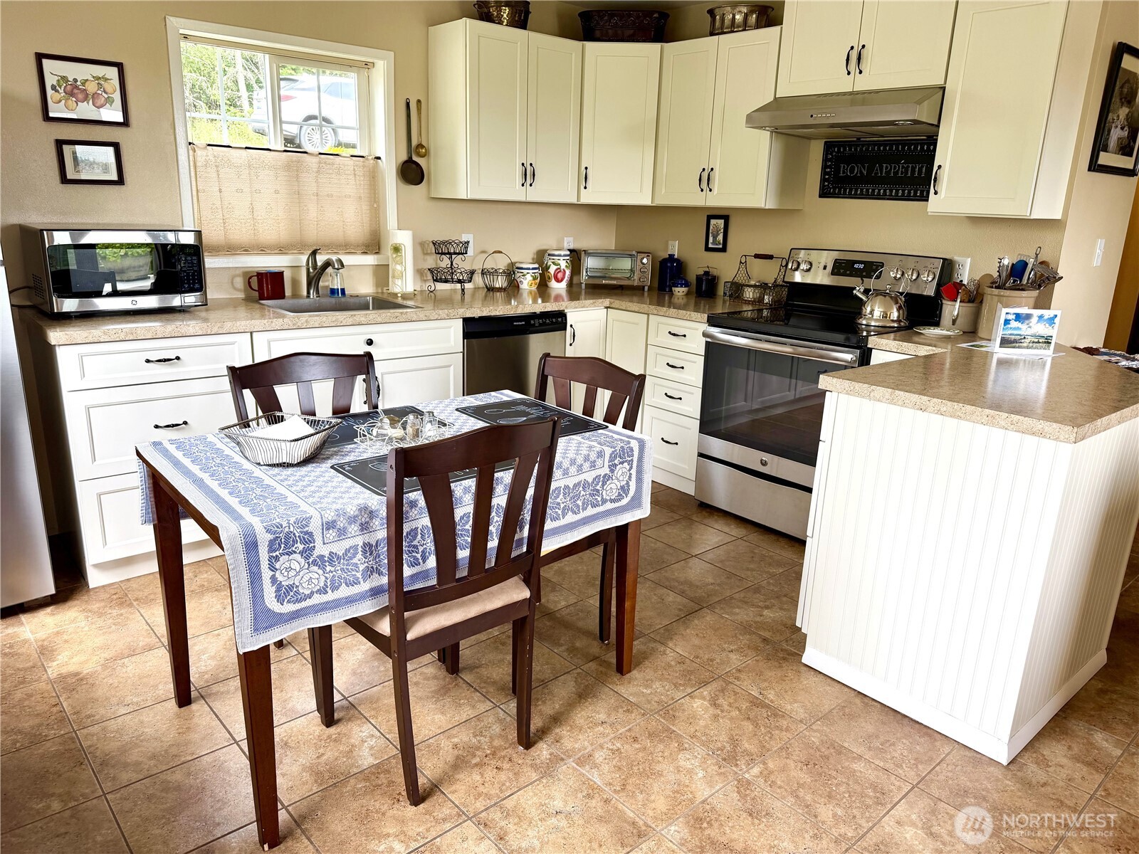 50 Ranchos Road Property Photo 13