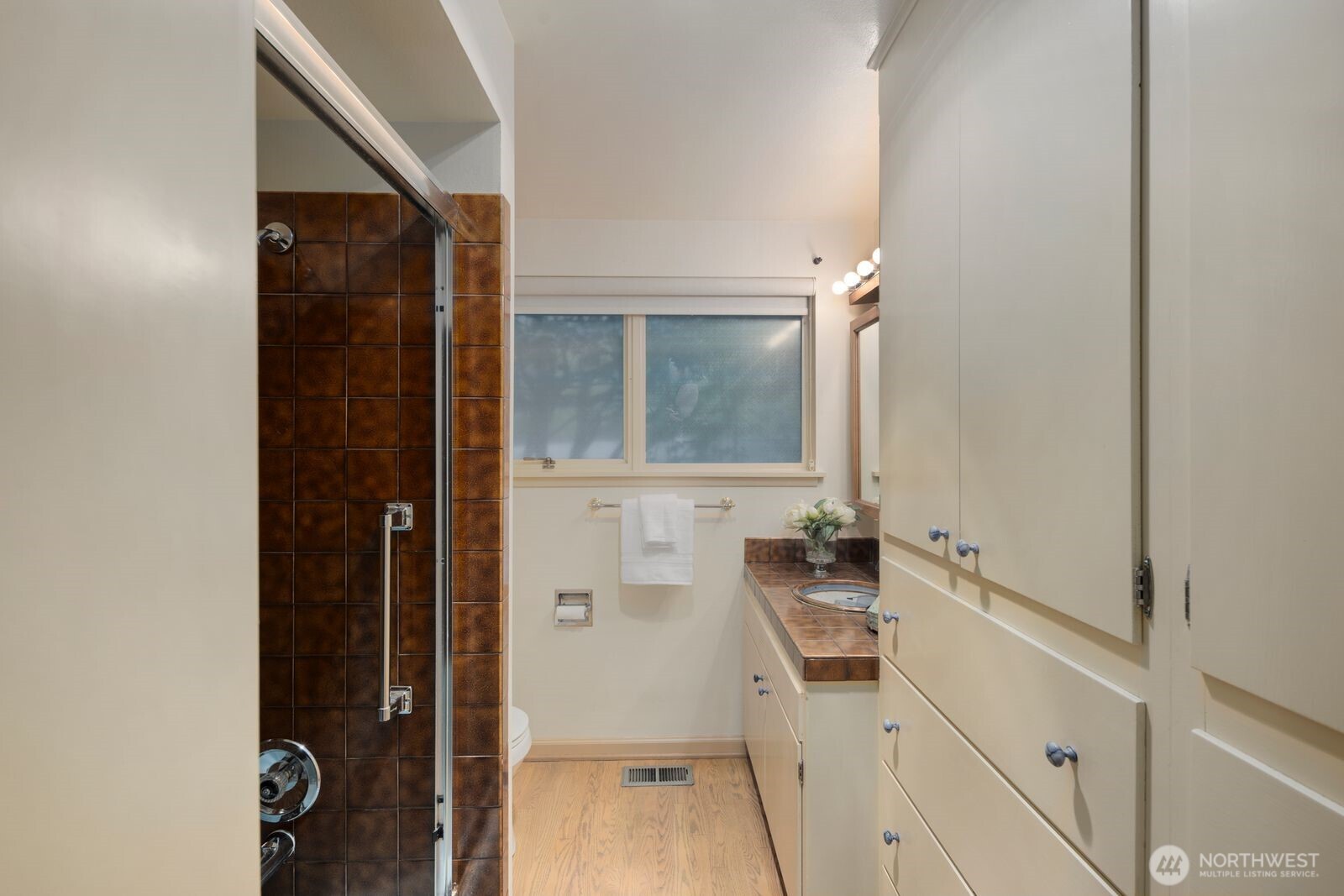 8433 221st Place Property Photo 15