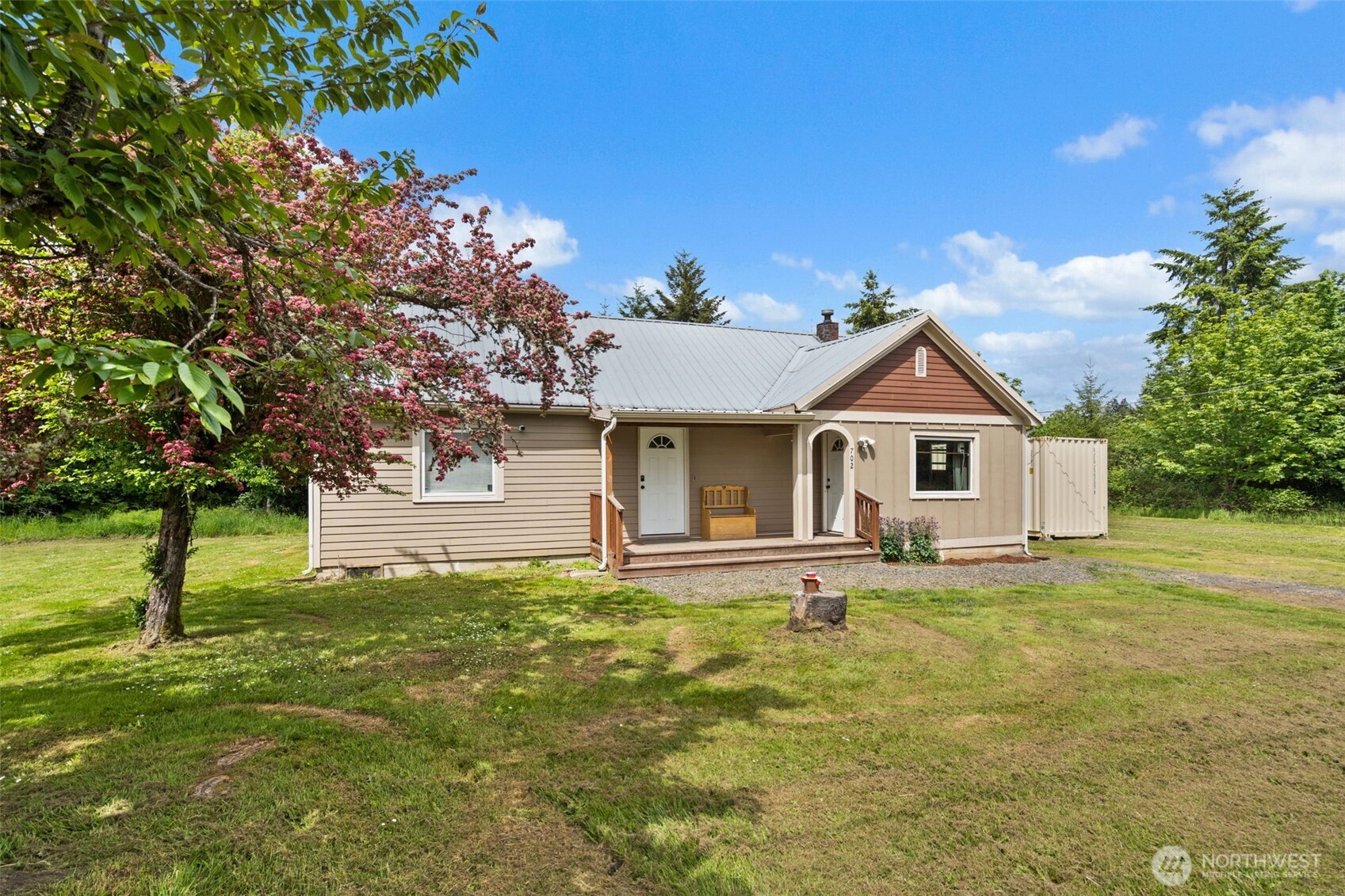 702 King Road Property Photo 3