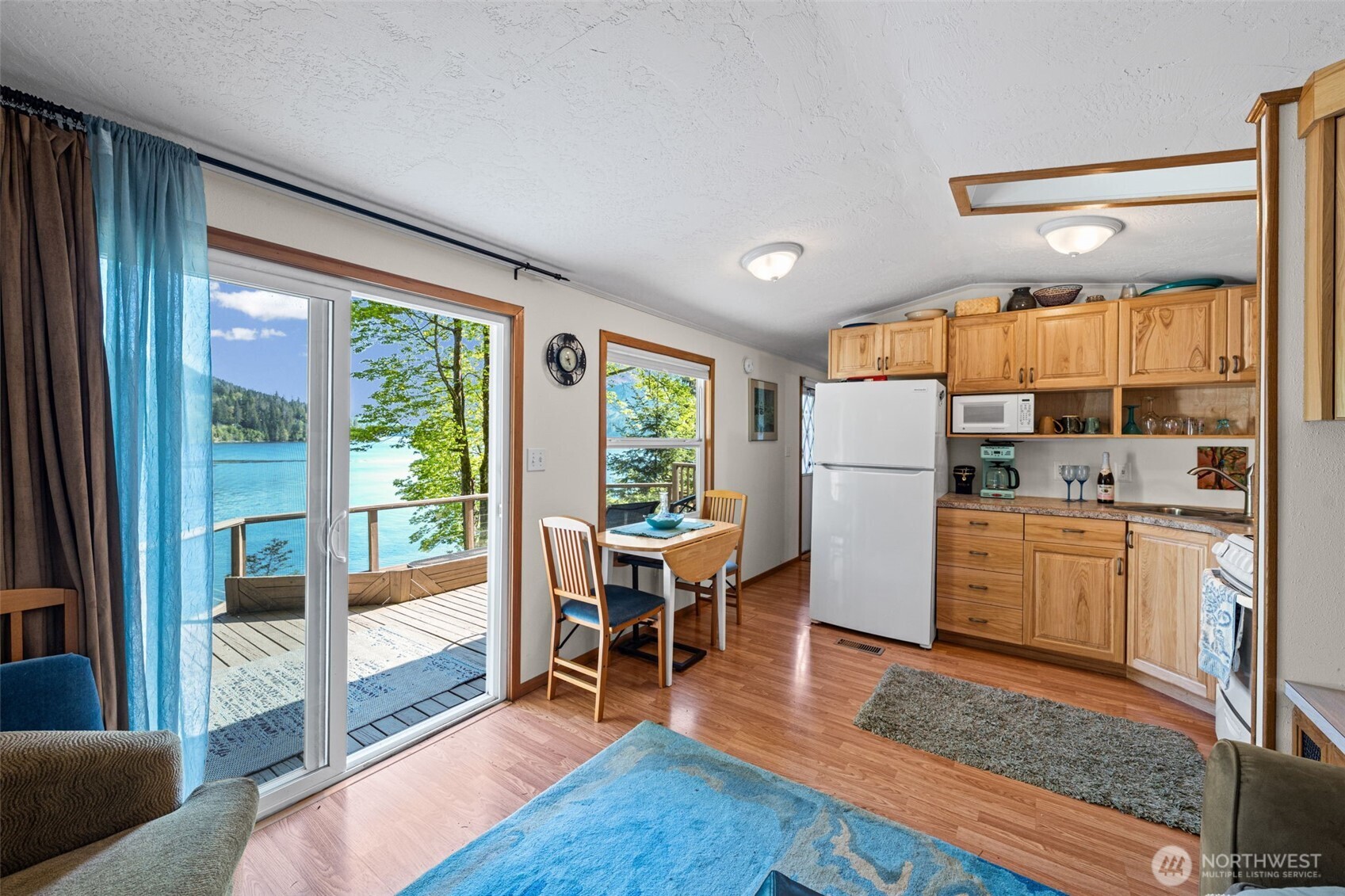 90 Lakeshore Place Property Photo 12