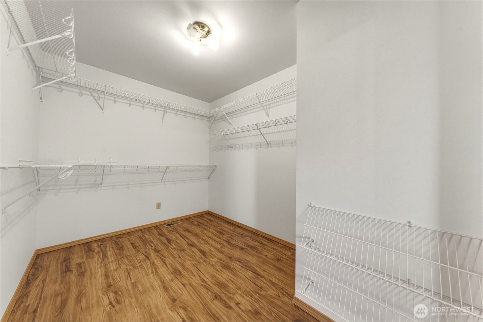 22 Parkwood Circle Property Photo 15