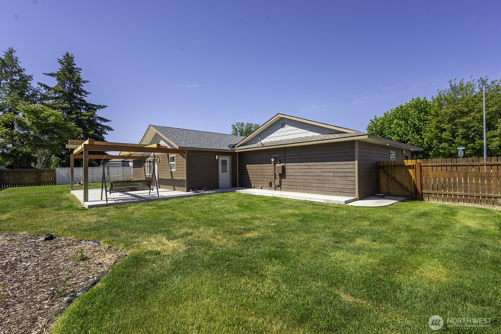 870 Nw C Street Property Photo 6