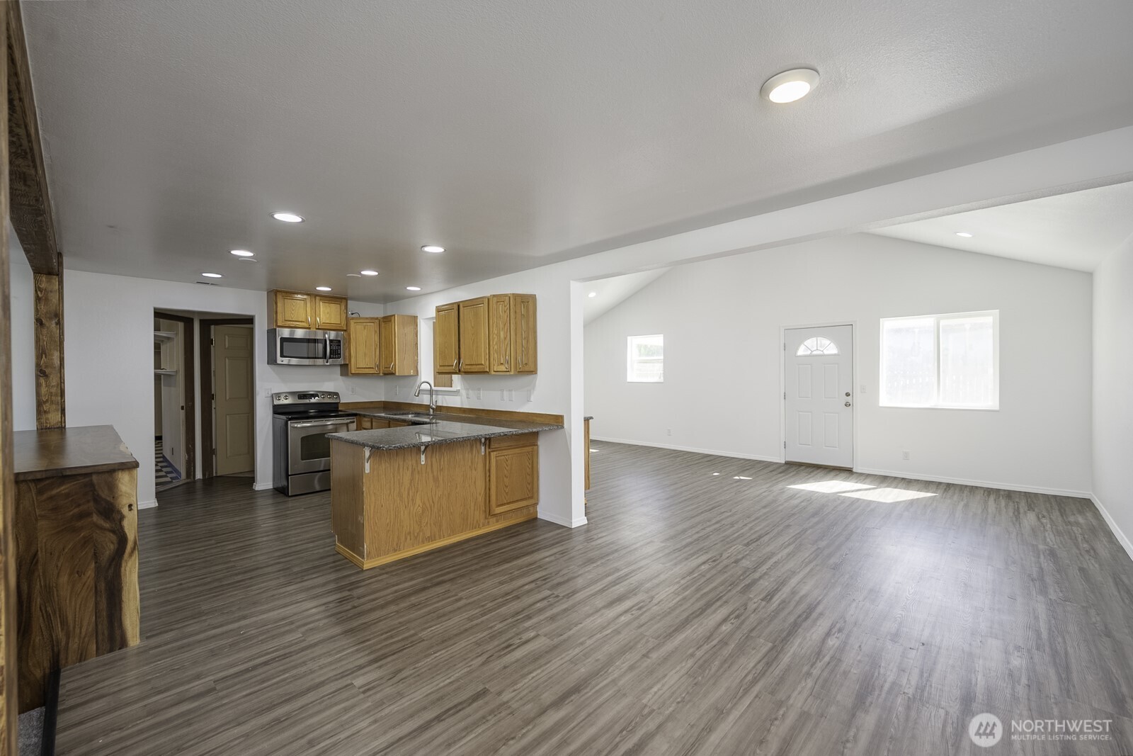 870 Nw C Street Property Photo 15