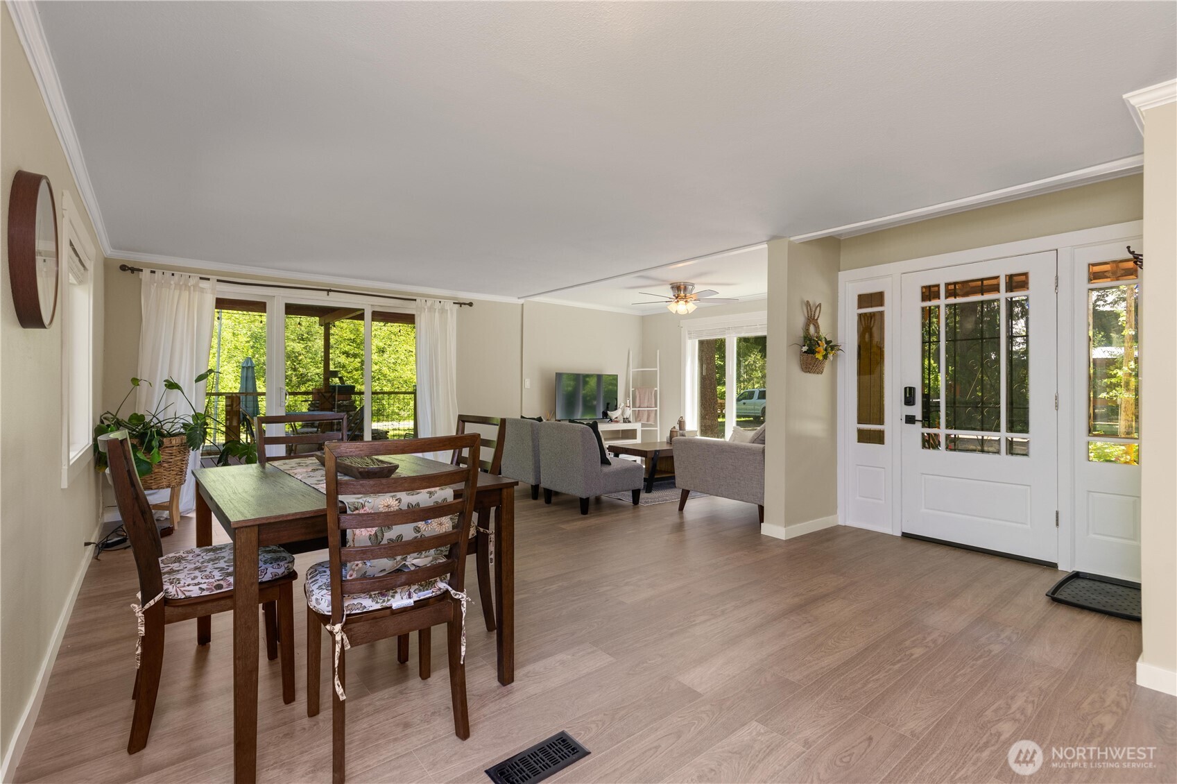 561 Sun Island Drive Property Photo 11