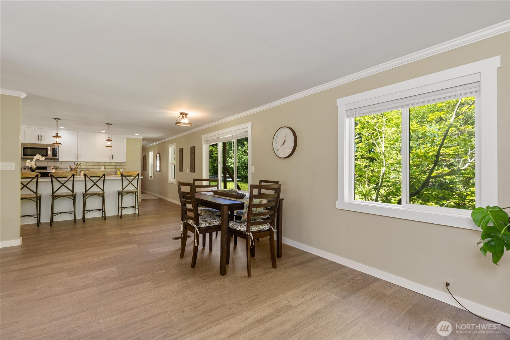 561 Sun Island Drive Property Photo 13