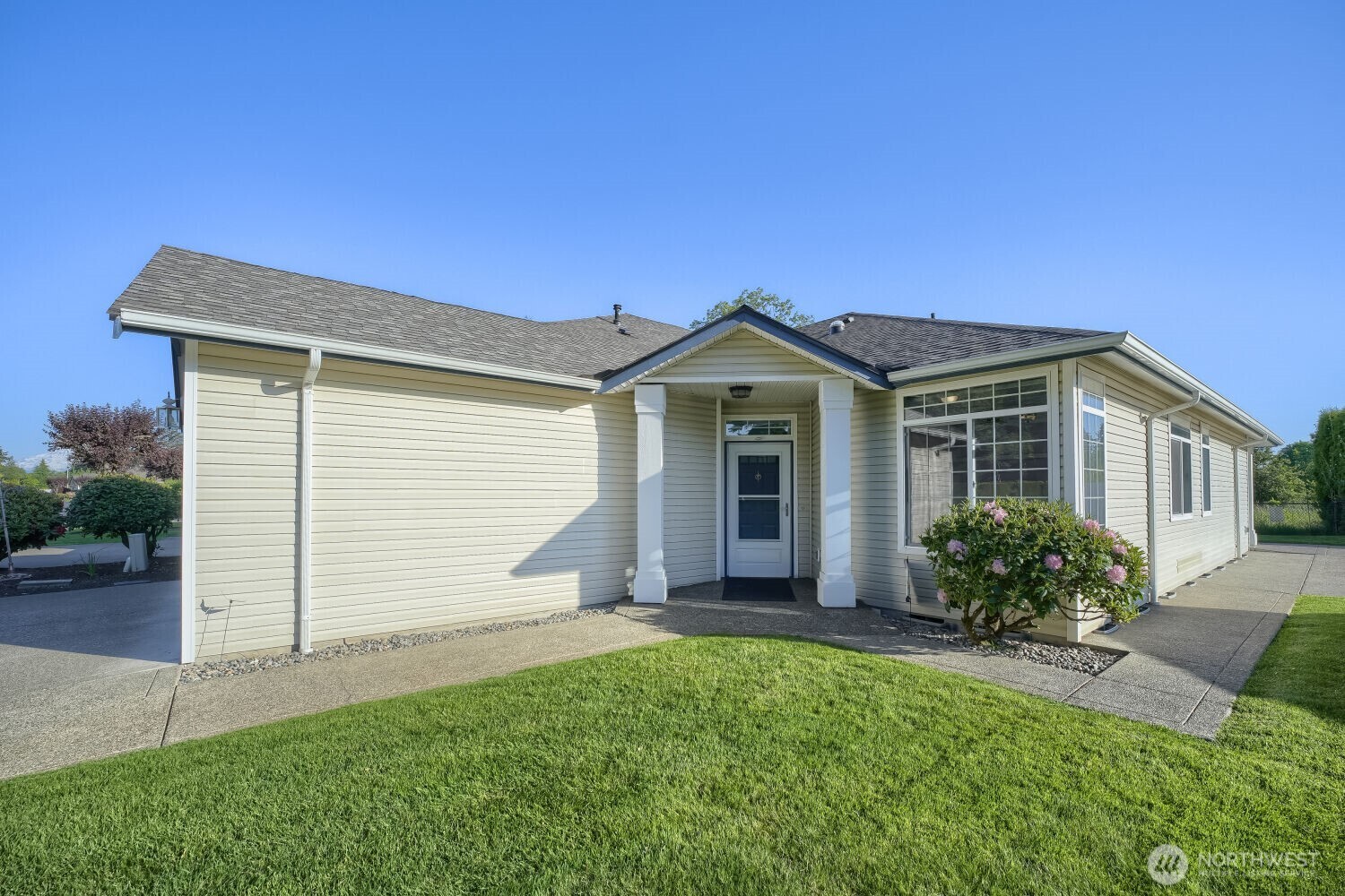 1526 135th Street Property Photo 2